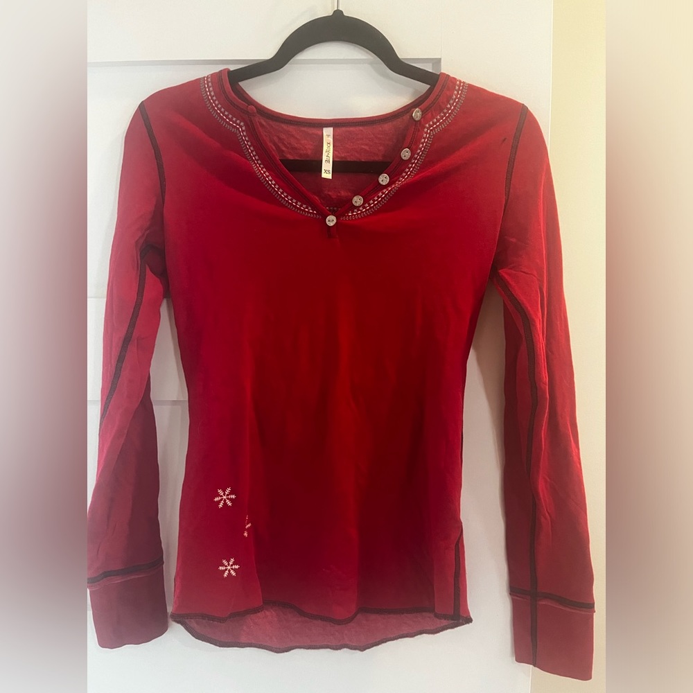 Womens ski shirt. Never worn. No tags. Paid $110